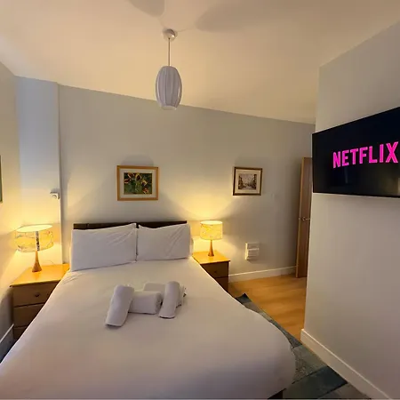 Cosy Centre Flat, Train Station & Sights On Your Doorstep
