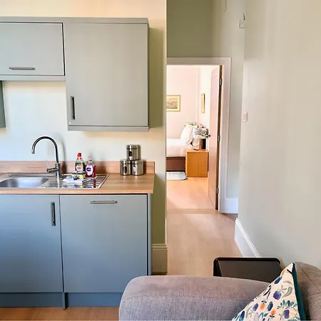 Cosy Centre Flat, Train Station & Sights On Your Doorstep