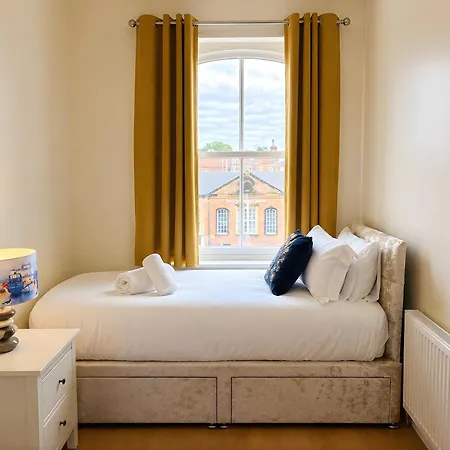 Cosy Centre Flat, Train Station & Sights On Your Doorstep